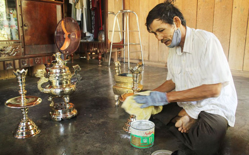 Đánh bóng đồ đồng