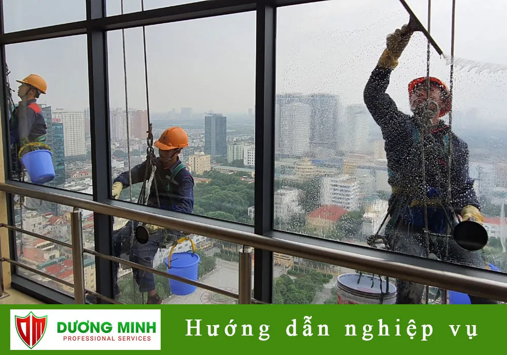Cách vệ sinh kính