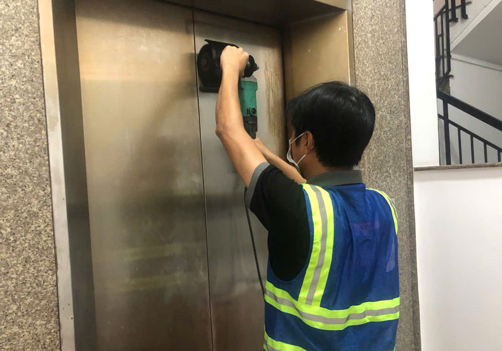 Sử dụng máy đánh bóng